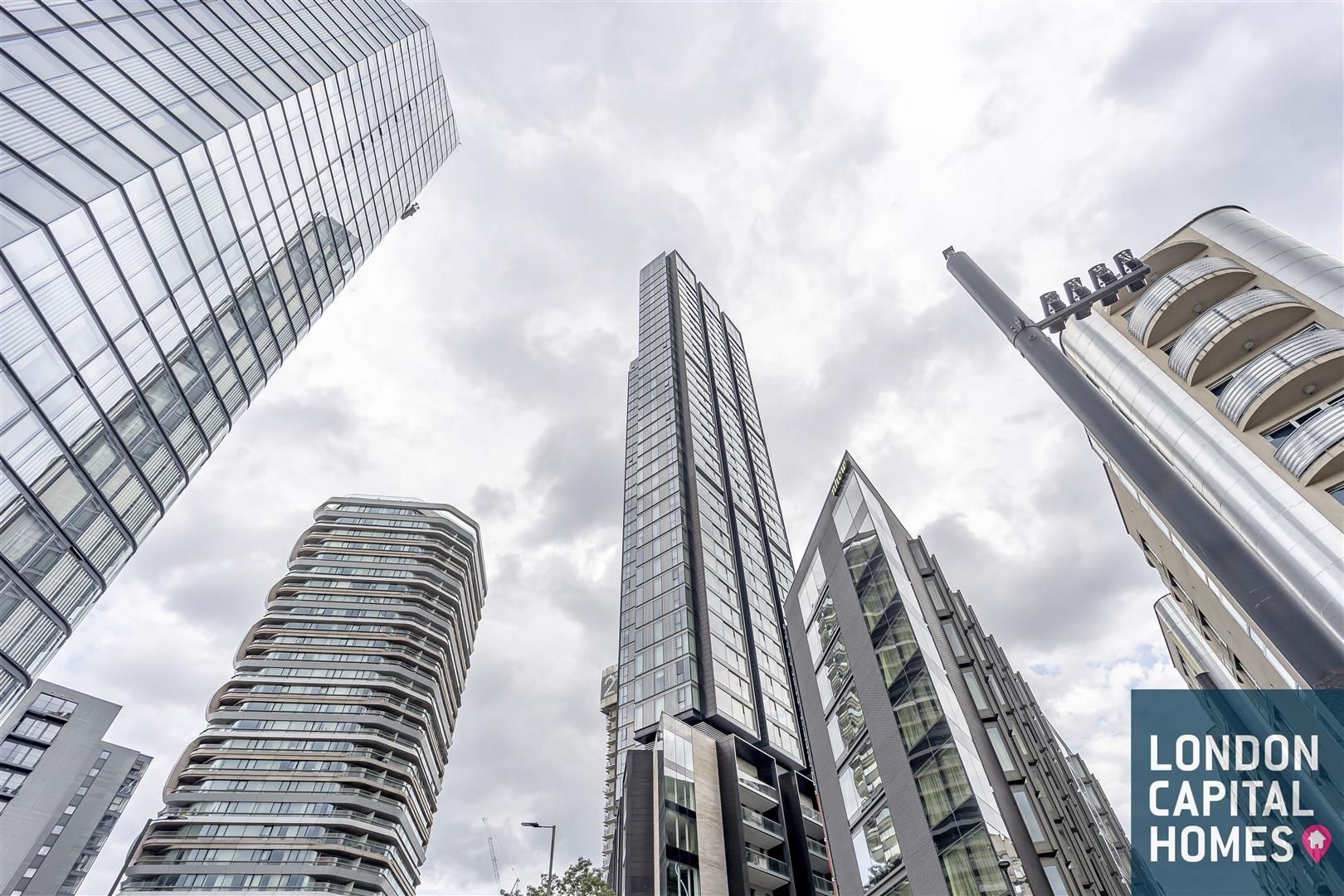 1 bed property in Carrara Tower, 1 Bollinder Place, London